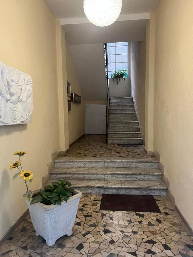 شقة تْشامبينو  في Alexandra House المظهر الخارجي الصورة