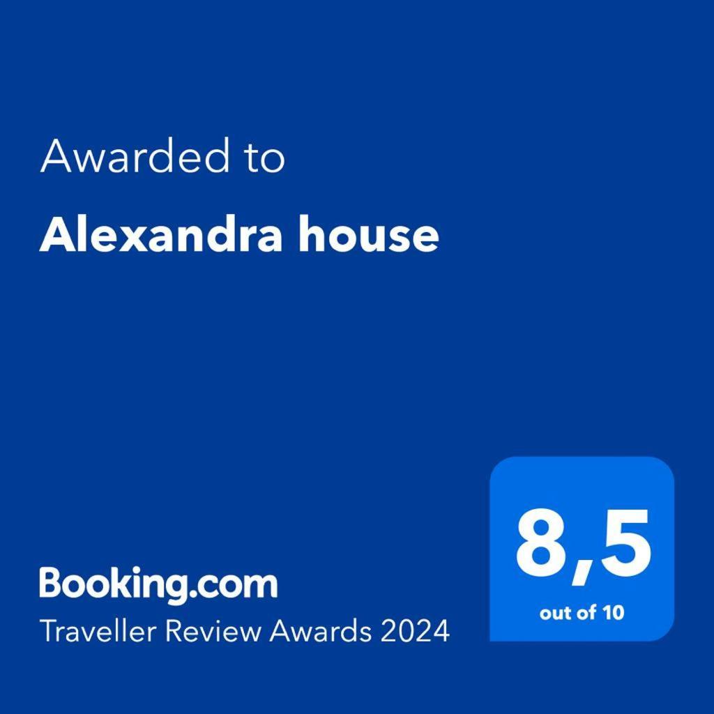 شقة تْشامبينو  في Alexandra House المظهر الخارجي الصورة